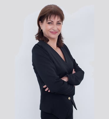 Laura Anca — Vezető közgazdász, AAA