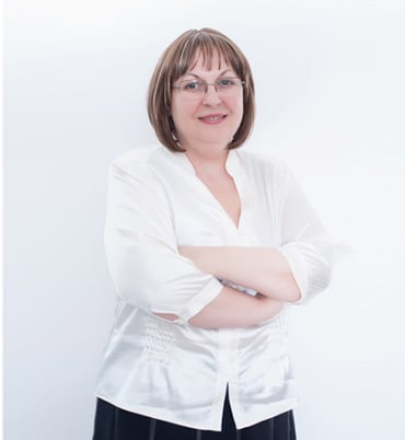 Adina Petre — Vezető közgazdász, AAA