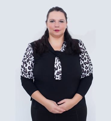 Ramona Delcea — Könyvszakértő, AAA